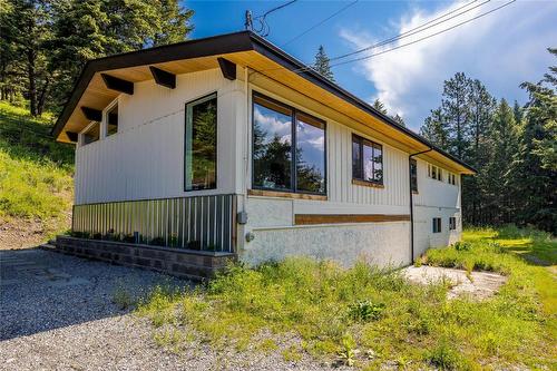 8250 Sun Valley Road, Kelowna, BC - Outdoor With Exterior