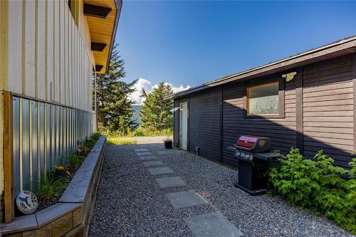 8250 Sun Valley Road, Kelowna, BC - Outdoor With Exterior