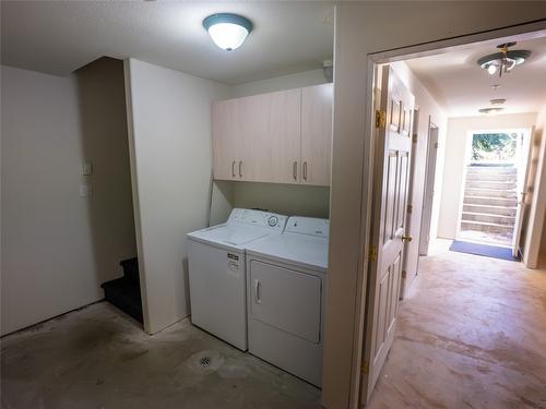 10709 Elliot Street, Summerland, BC - Indoor Photo Showing Laundry Room