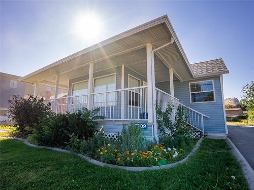 10709 Elliot Street, Summerland, BC - Outdoor With Deck Patio Veranda