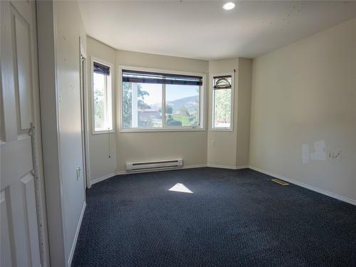 10709 Elliot Street, Summerland, BC - Indoor Photo Showing Other Room