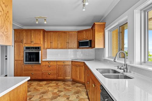 6191 Wilson Road, Peachland, BC - Indoor Photo Showing Kitchen With Double Sink