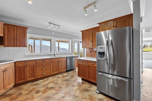 6191 Wilson Road, Peachland, BC - Indoor Photo Showing Kitchen