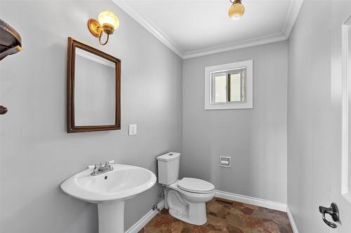 6191 Wilson Road, Peachland, BC - Indoor Photo Showing Bathroom