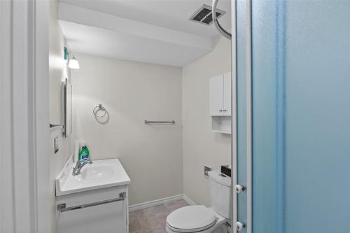 6191 Wilson Road, Peachland, BC - Indoor Photo Showing Bathroom