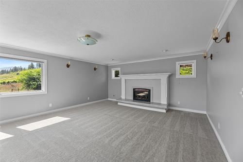 6191 Wilson Road, Peachland, BC - Indoor Photo Showing Living Room With Fireplace