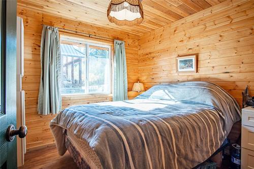 35-10250 Dee Lake Road, Lake Country, BC - Indoor Photo Showing Bedroom