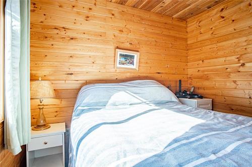 35-10250 Dee Lake Road, Lake Country, BC - Indoor Photo Showing Bedroom