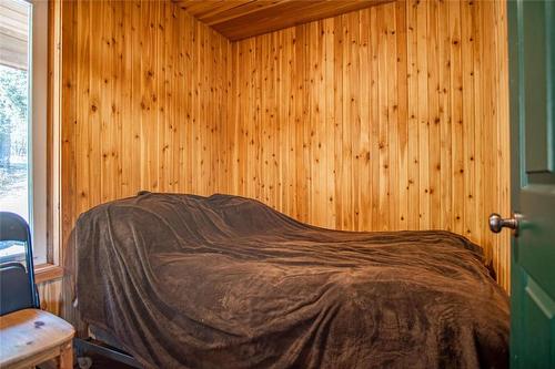 35-10250 Dee Lake Road, Lake Country, BC - Indoor Photo Showing Bedroom