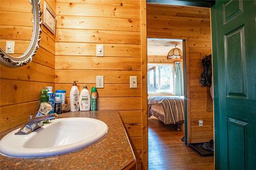 35-10250 Dee Lake Road, Lake Country, BC - Indoor Photo Showing Bathroom