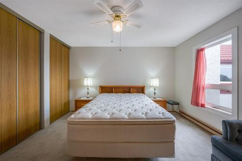 322-2085 Gordon Drive, Kelowna, BC - Indoor Photo Showing Bedroom