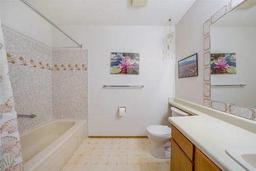 322-2085 Gordon Drive, Kelowna, BC - Indoor Photo Showing Bathroom