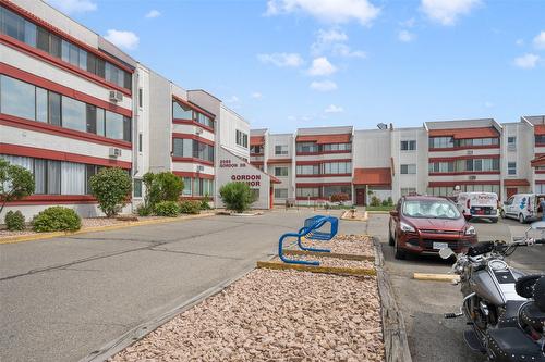 322-2085 Gordon Drive, Kelowna, BC - Outdoor With Facade