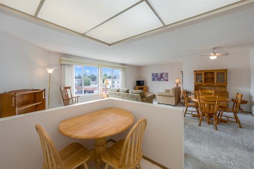 322-2085 Gordon Drive, Kelowna, BC - Indoor Photo Showing Other Room