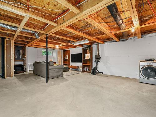 Salle familiale - 155 Rg Du Haut-De-La-Rivière N., Saint-Césaire, QC - Indoor Photo Showing Basement