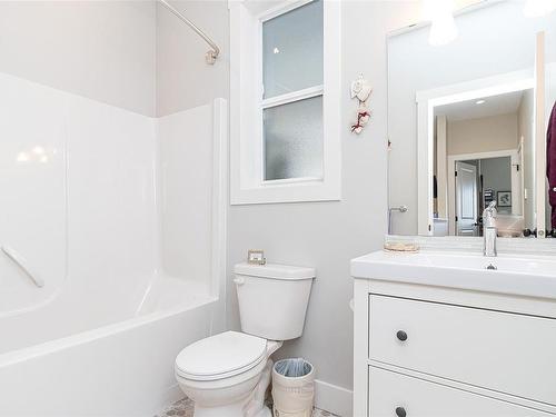 9918 Victoria Rd, Chemainus, BC - Indoor Photo Showing Bathroom