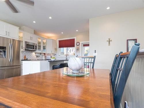 9918 Victoria Rd, Chemainus, BC - Indoor Photo Showing Kitchen With Upgraded Kitchen