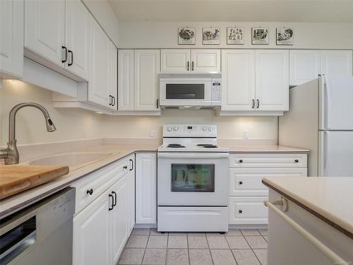 304-1420 Beach Dr, Oak Bay, BC - Indoor Photo Showing Kitchen