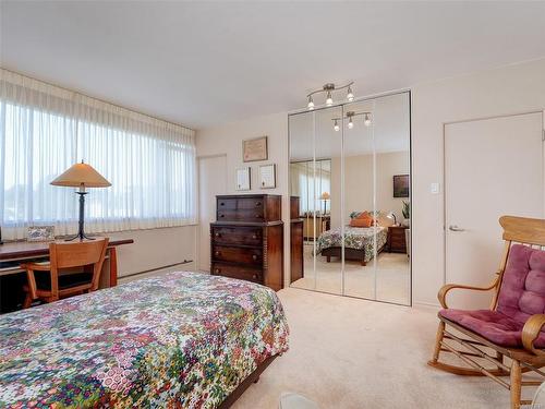 304-1420 Beach Dr, Oak Bay, BC - Indoor Photo Showing Other Room