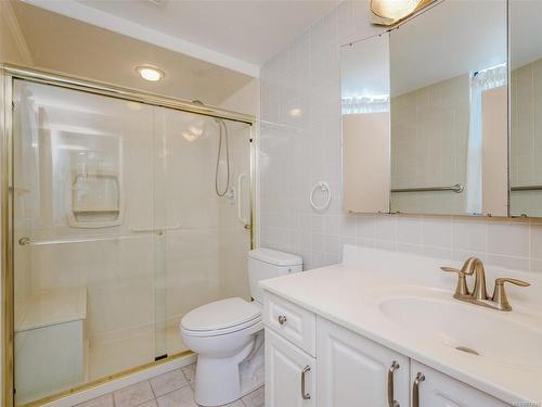 304-1420 Beach Dr, Oak Bay, BC - Indoor Photo Showing Bathroom