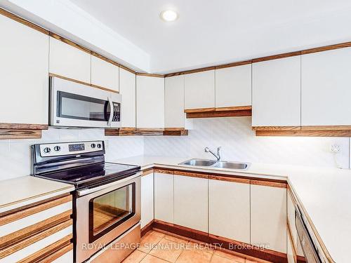 24 Burleigh Heights Dr, Toronto, ON - Indoor Photo Showing Kitchen With Double Sink