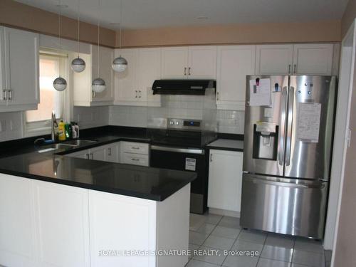 Upper-2872 Castlebridge Dr, Mississauga, ON - Indoor Photo Showing Kitchen With Double Sink