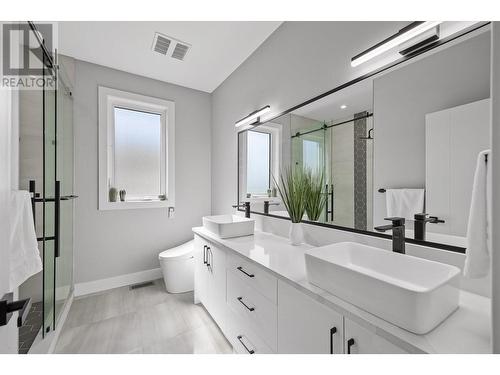 746 Carnoustie Drive Lot# 11, Kelowna, BC - Indoor Photo Showing Bathroom