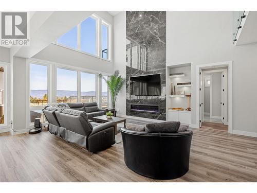 746 Carnoustie Drive Lot# 11, Kelowna, BC - Indoor Photo Showing Living Room With Fireplace