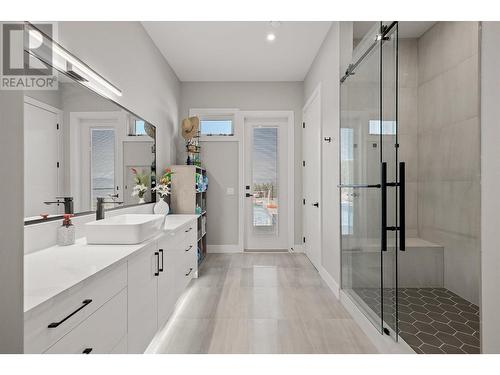 746 Carnoustie Drive Lot# 11, Kelowna, BC - Indoor Photo Showing Bathroom