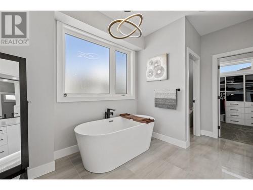 746 Carnoustie Drive Lot# 11, Kelowna, BC - Indoor Photo Showing Bathroom