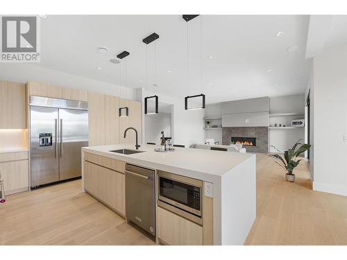 1583 Malbec Place, West Kelowna, BC - Indoor Photo Showing Kitchen With Upgraded Kitchen