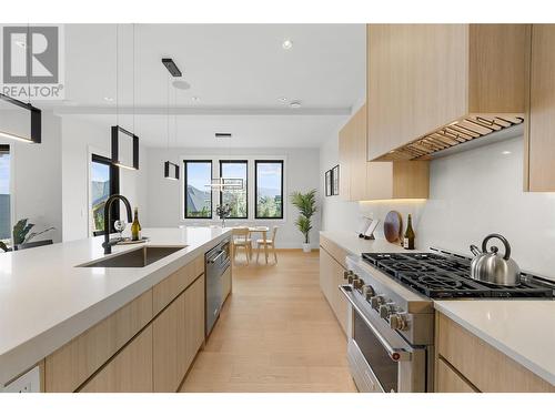 1583 Malbec Place, West Kelowna, BC - Indoor Photo Showing Kitchen With Upgraded Kitchen