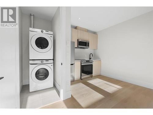 1583 Malbec Place, West Kelowna, BC - Indoor Photo Showing Laundry Room