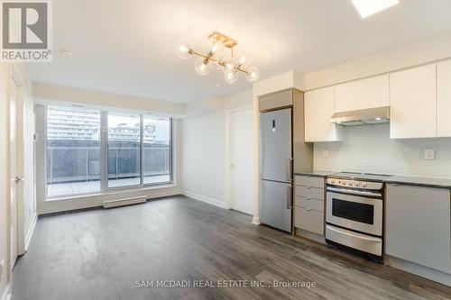 325 - 160 Flemington Road, Toronto (Yorkdale-Glen Park), ON - Indoor Photo Showing Kitchen