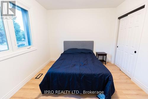 1320 Lewisham Drive, Mississauga (Clarkson), ON - Indoor Photo Showing Bedroom