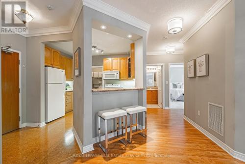 302 - 443 Centennial Forest Drive, Milton (Timberlea), ON - Indoor Photo Showing Kitchen