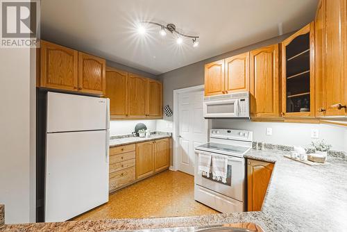 302 - 443 Centennial Forest Drive, Milton (Timberlea), ON - Indoor Photo Showing Kitchen