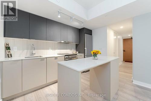 327 - 8 Tippett Road, Toronto (Clanton Park), ON - Indoor Photo Showing Kitchen