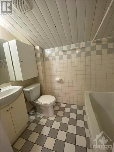 unit 3 - 209 Loretta Avenue, Ottawa, ON - Indoor Photo Showing Bathroom