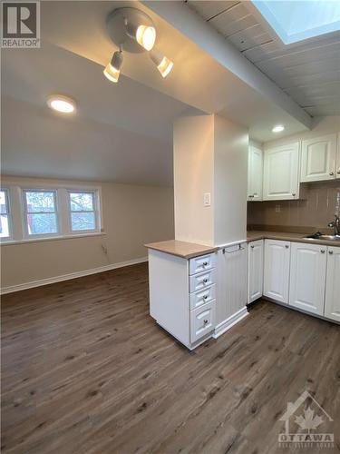 unit 3 - 209 Loretta Avenue, Ottawa, ON - Indoor Photo Showing Kitchen