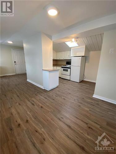 unit 3 - 209 Loretta Avenue, Ottawa, ON - Indoor Photo Showing Kitchen