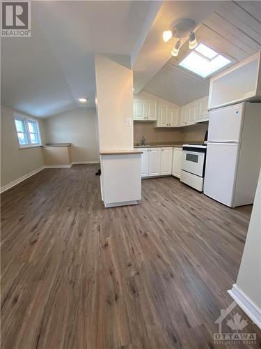 unit 3 - 209 Loretta Avenue, Ottawa, ON - Indoor Photo Showing Kitchen