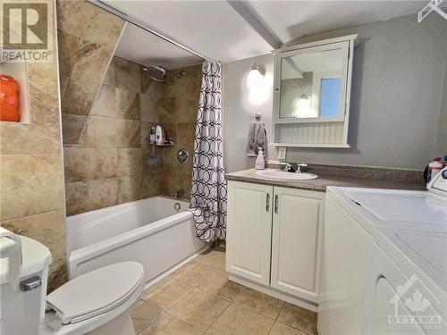 unit 1 - 209 Loretta Avenue, Ottawa, ON - Indoor Photo Showing Bathroom