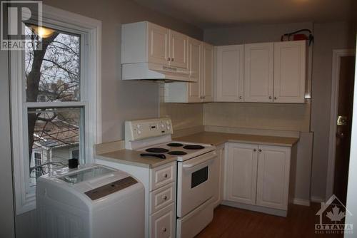 unit 2 - 209 Loretta Avenue, Ottawa, ON - Indoor Photo Showing Kitchen