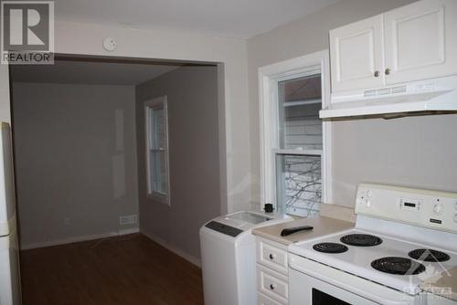 unit 2 - 209 Loretta Avenue, Ottawa, ON - Indoor Photo Showing Kitchen