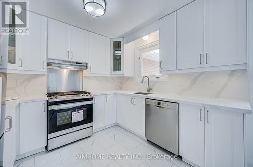 Upper - 2575 Benedet Drive N, Mississauga, ON - Indoor Photo Showing Kitchen