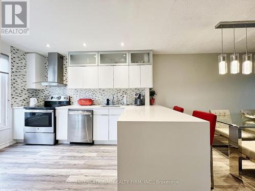 49 - 2445 Homelands Drive, Mississauga (Sheridan), ON - Indoor Photo Showing Kitchen With Upgraded Kitchen