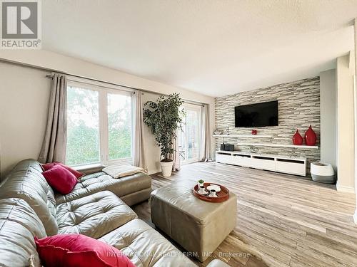 49 - 2445 Homelands Drive, Mississauga (Sheridan), ON - Indoor Photo Showing Living Room