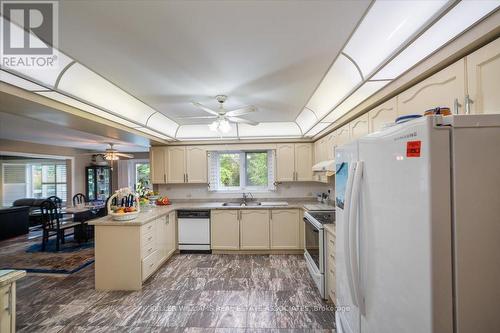 5187 Forest Hill Drive, Mississauga (Central Erin Mills), ON - Indoor Photo Showing Kitchen With Double Sink