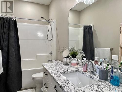 834 1St Avenue N, Warman, SK - Indoor Photo Showing Bathroom